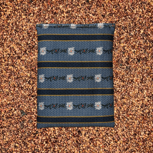 Traubenkern Kissen Edelweiss blau