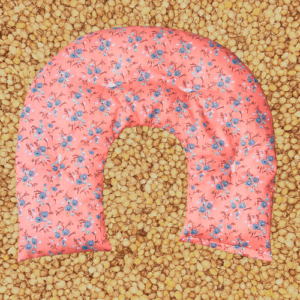 Abbildung: Nackenkissen Blumen rosa mit Kirschensteinen gefüllt